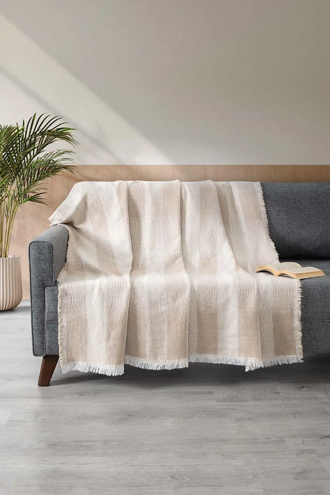 DC Jakarlı Pamuklu Kaymaz Terletmez Koltuk Örtüsü (180x240) - Krem DC Jakarlı Pamuklu Kaymaz Terletmez Koltuk Örtüsü (180x240) - Krem