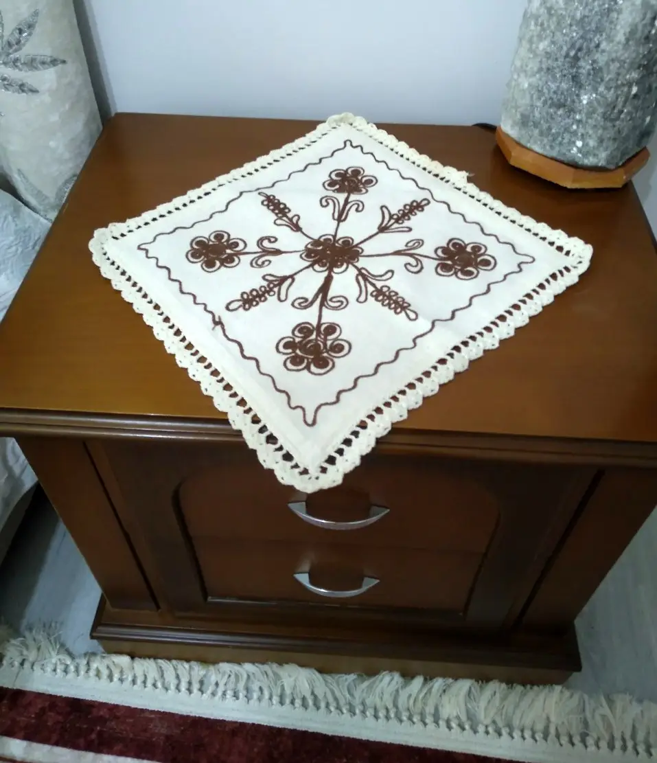 Mandaş Tekstil Dantelli El Örme Laseli Peçete (35x35) Mandaş Tekstil Dantelli El Örme Laseli Peçete (35x35)