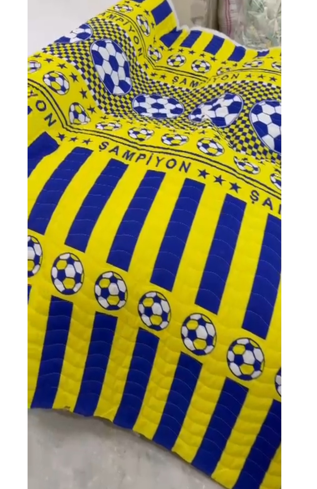 Pamuklu Çok Amaçlı Spor Desen Tek Kişilik Pike, Yatak Ört (160x230) - Sarı-Lacivert Pamuklu Çok Amaçlı Spor Desen Tek Kişilik Pike, Yatak Ört (160x230) - Sarı-Lacivert